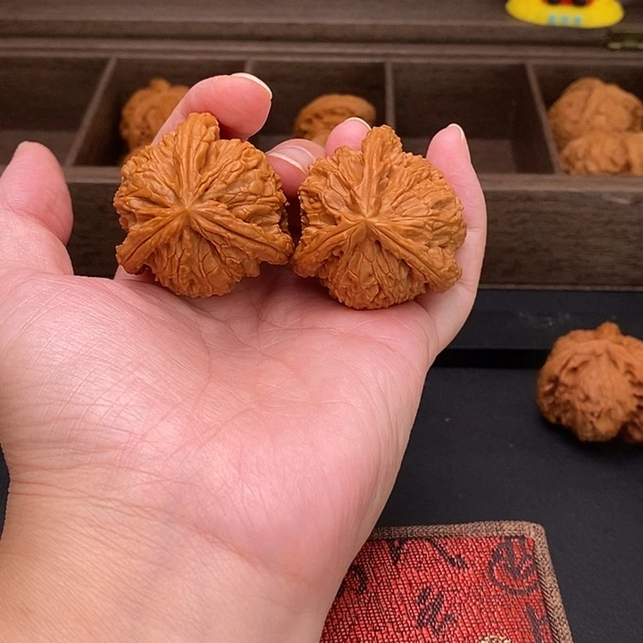 无***名把件文玩核桃白奔