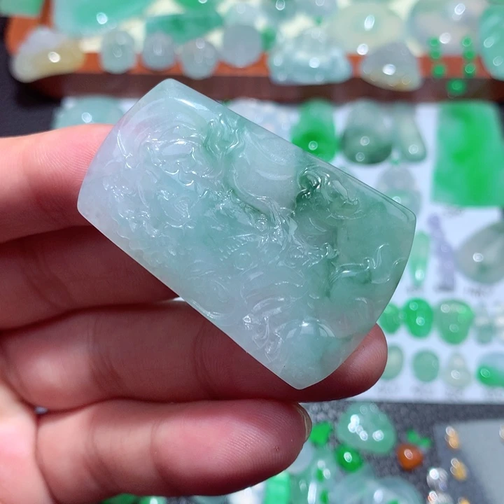 颈饰未镶嵌翡翠牌