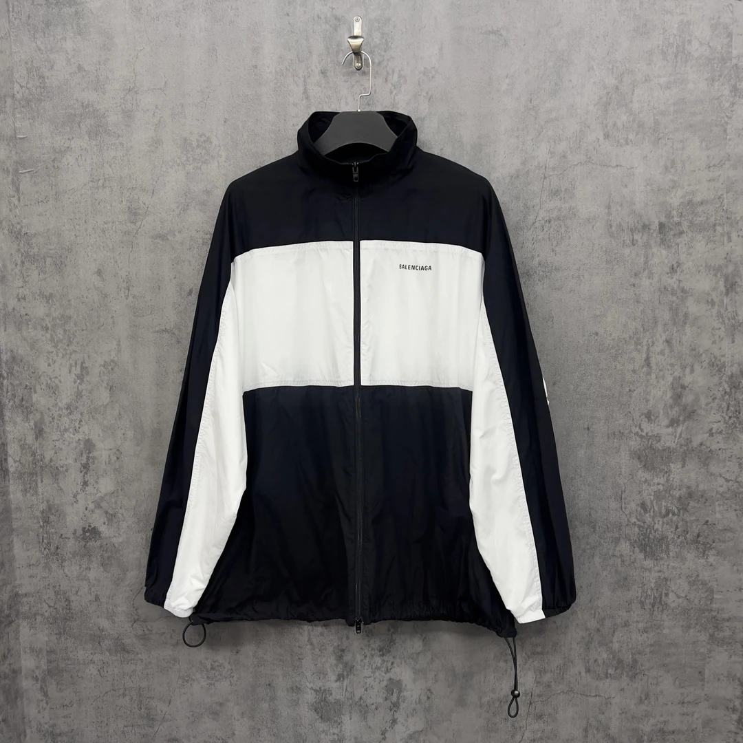 未使用 Balenciaga/巴黎世家 暗纹满印Logo刺绣黑白夹克/ZK190/46