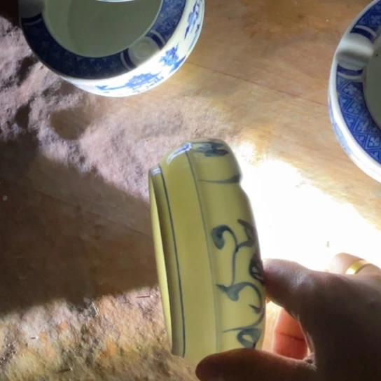 手绘刀子烟灰缸一个