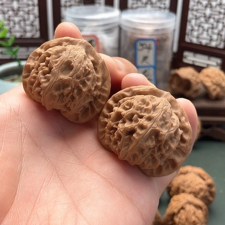 没***强文玩核桃吊坠宫灯