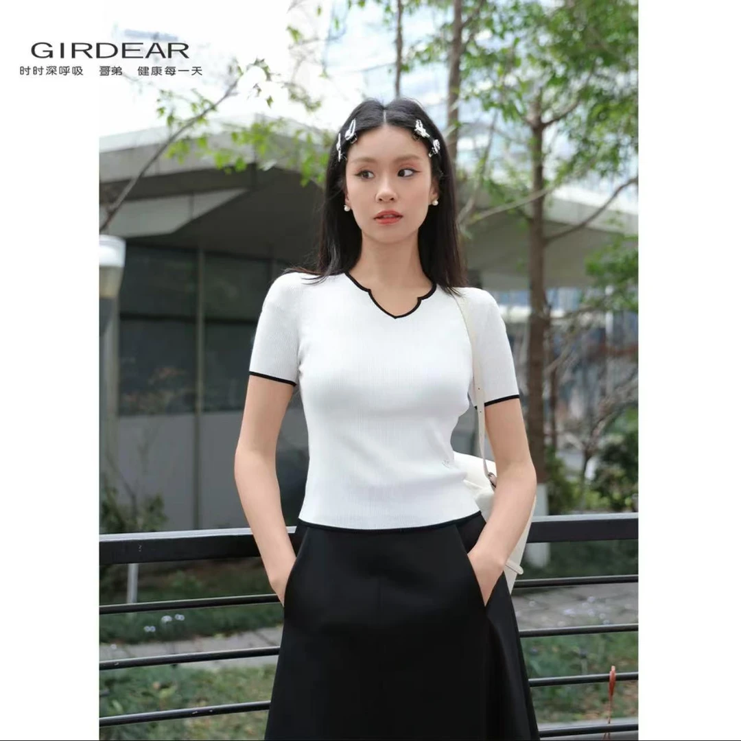 GIRDEAR/哥弟新款优雅白茶百搭短袖法式复古V领桃心领T恤女138005