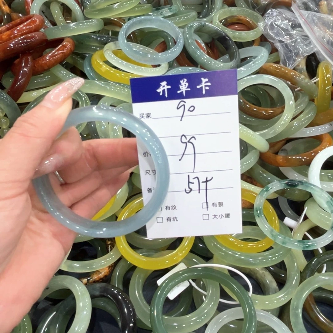 少***话石英岩玉手镯未镶嵌