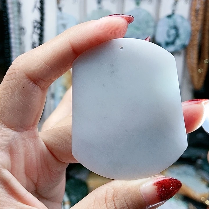 颈饰足铂镶嵌翡翠翡翠