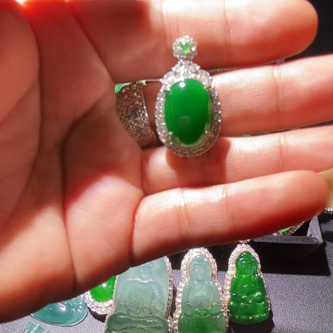 翡翠未镶嵌吊坠(赠链)A货翡翠13