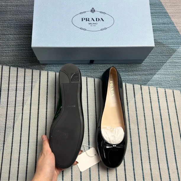 未使用 Prada/普拉达 普拉达黑色平底鞋三八码