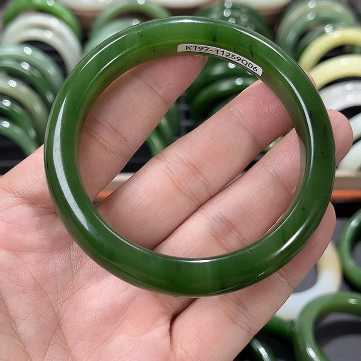 喵***姜和田玉未镶嵌手镯59.5～0