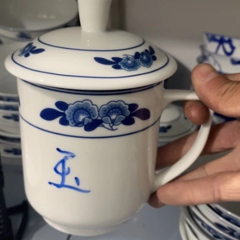 景德镇陶瓷双蕾花办公杯