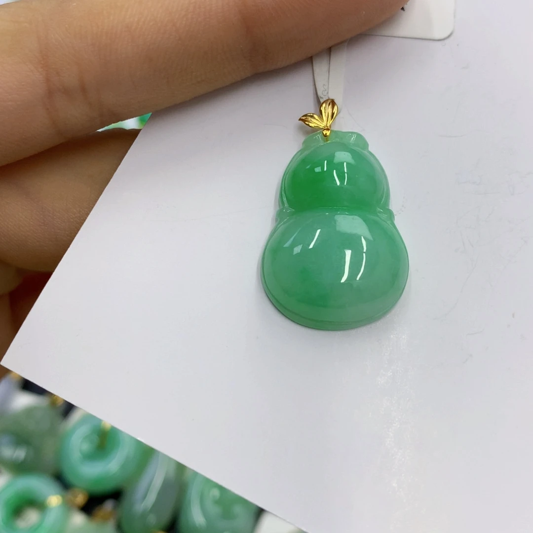 翡翠18K金镶嵌颈饰翡翠