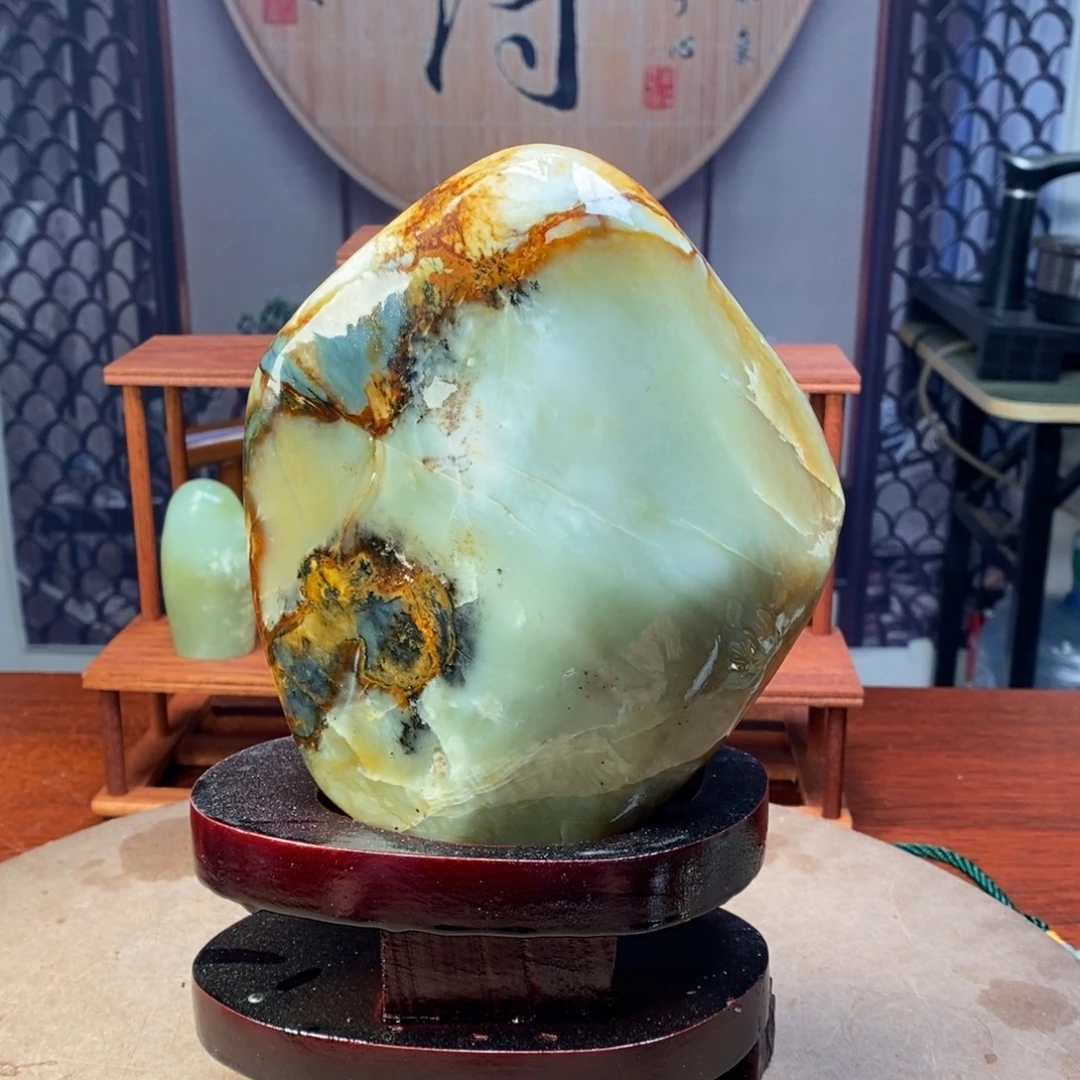 龍****玉岫岩精品原石摆件