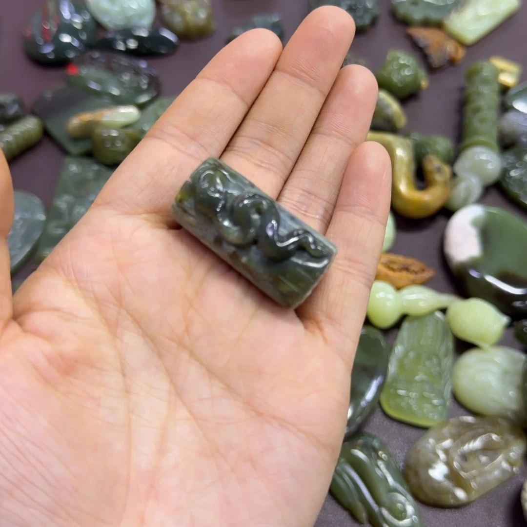 岫岩河磨玉（透闪石质玉）未镶嵌颈饰