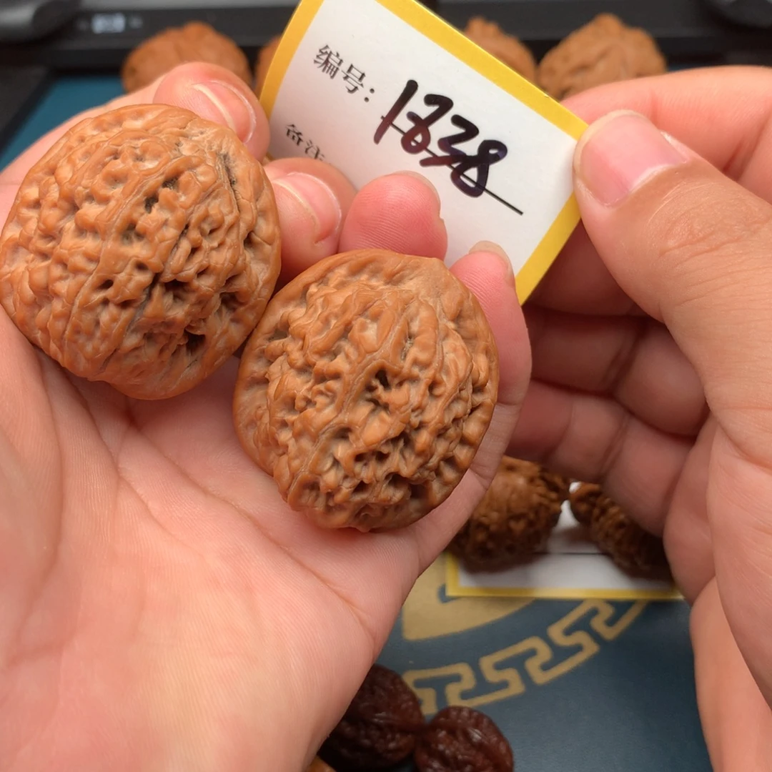 L***1把件文玩核桃莲花1838