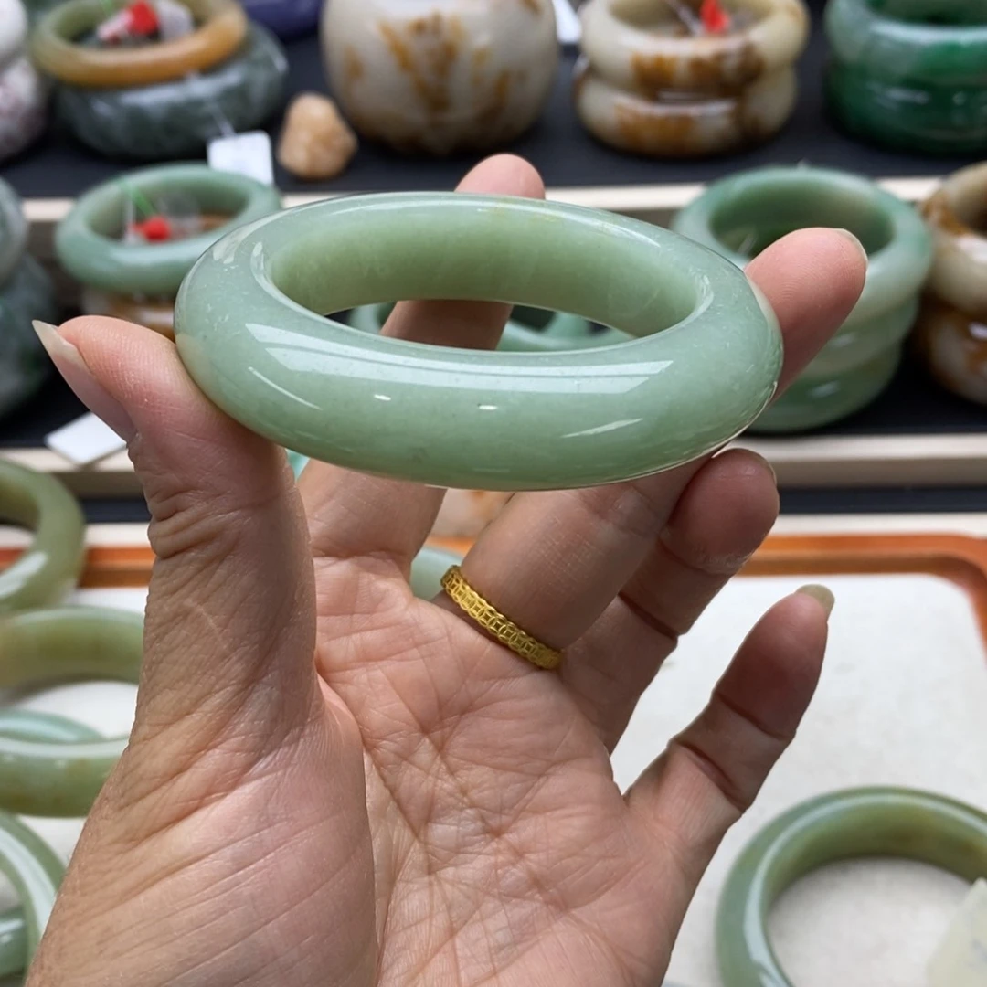 未镶嵌手镯石英质玉