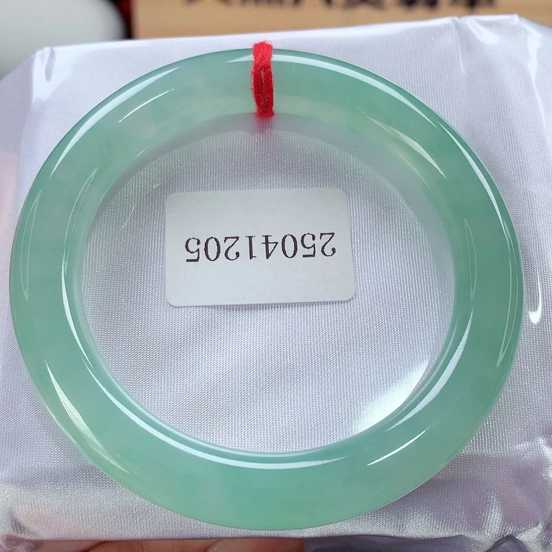 未镶嵌手镯翡翠5657圆条，色种兼备，胶胶果冻底