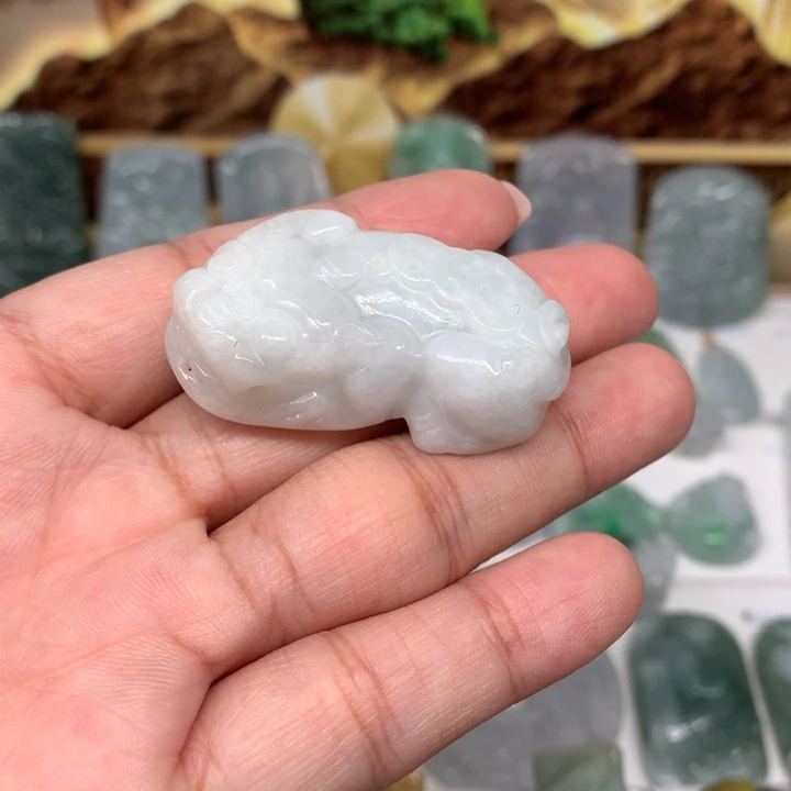 颈饰未镶嵌翡翠微瑕