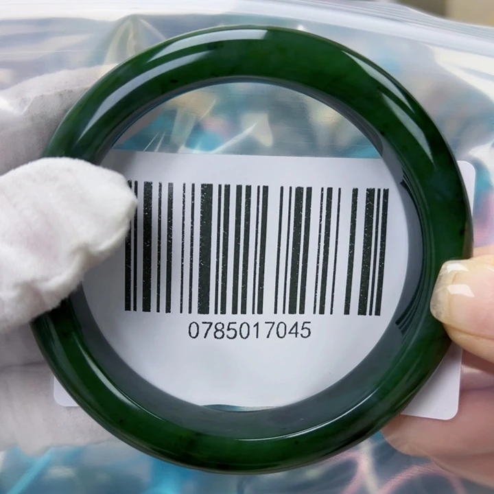 五***合和田玉未镶嵌手镯微瑕6263