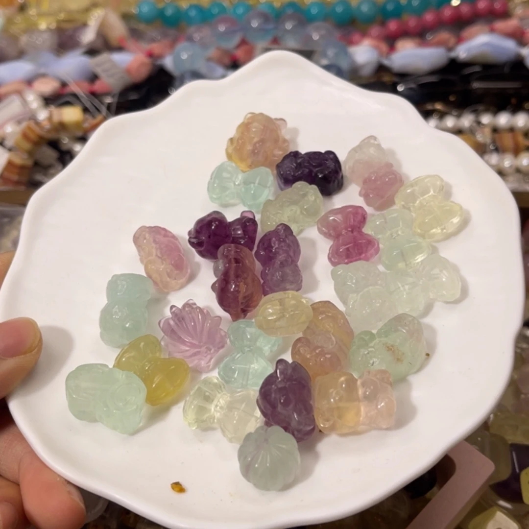 玛瑙/玉髓散珠莹石雕刻件两个