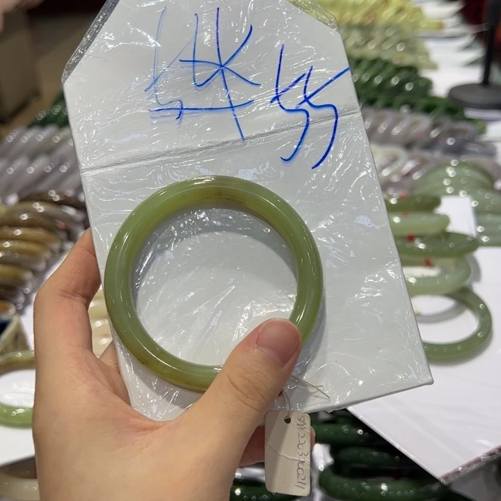 柠***柠未镶嵌手镯和田玉