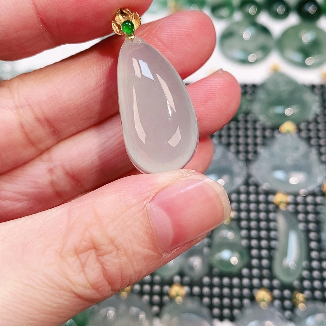 翡翠颈饰18K金镶嵌吊坠