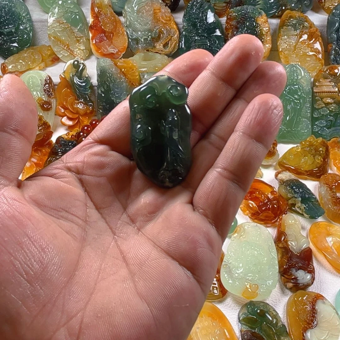 蛇纹石玉未镶嵌颈饰