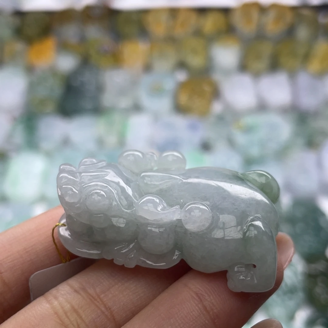 翡翠未镶嵌颈饰貔貅