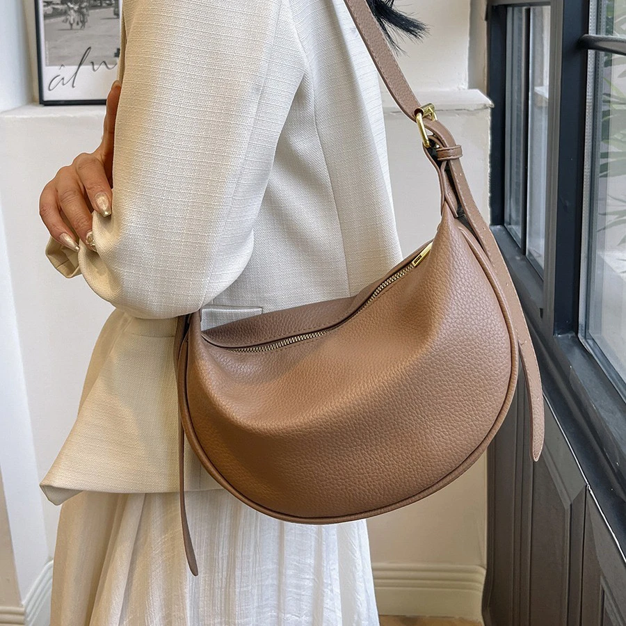 【新疆包邮】高级感大容量白色斜挎腋下包包女休闲百搭单肩饺子包