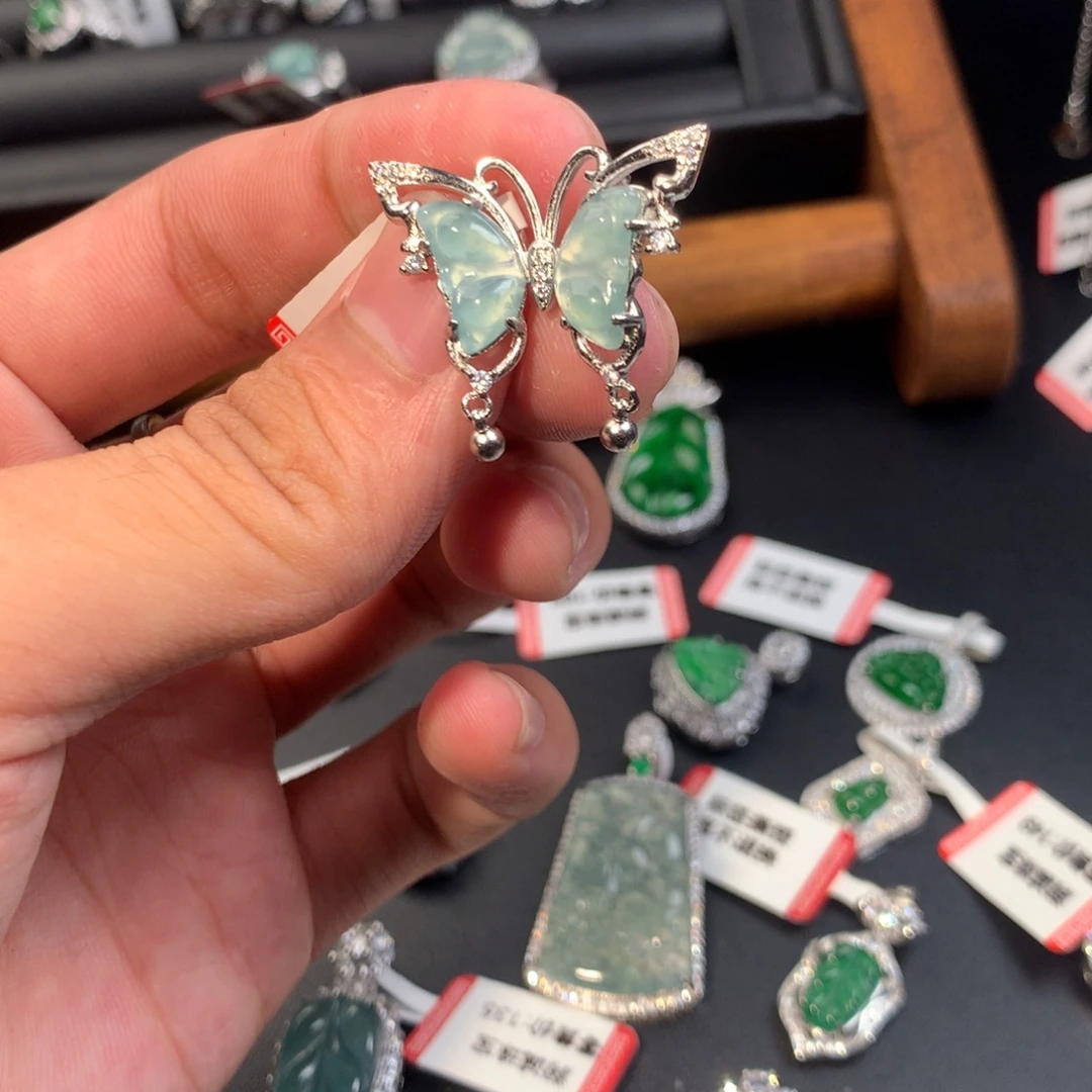 吊坠(不含链)未镶嵌翡翠