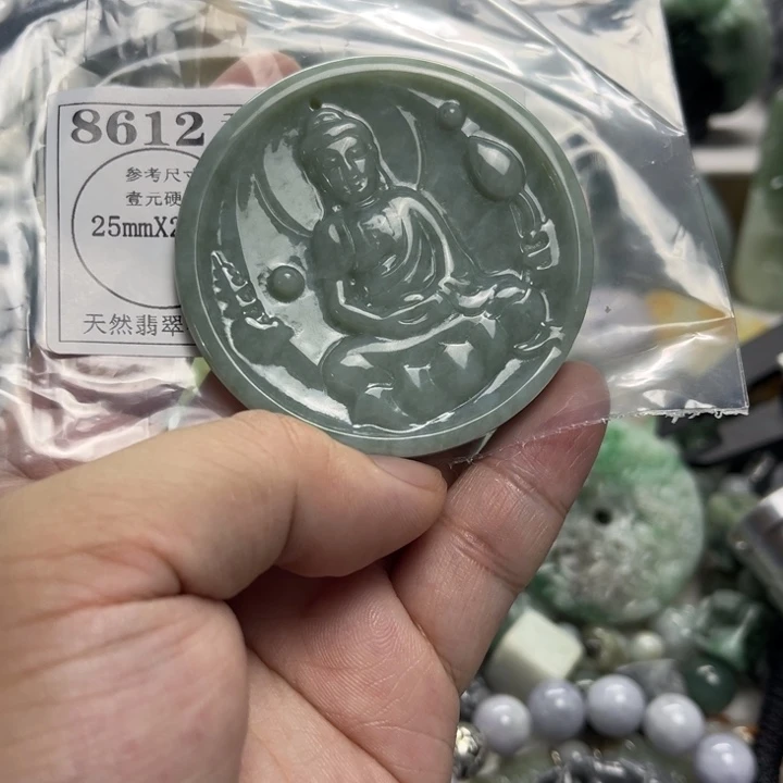 翡翠未镶嵌颈饰8612