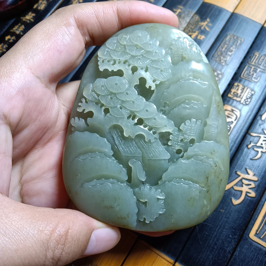 新疆和田玉山水小摆件，手工雕刻揉光净货，天然无优化