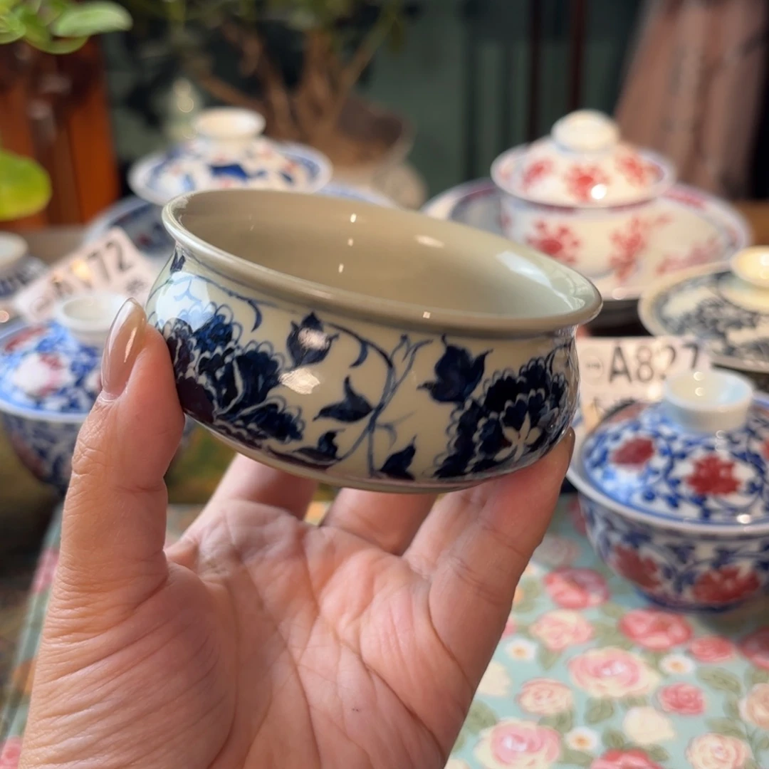 青花手绘二号釉牡丹