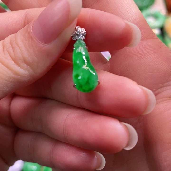 颈饰未镶嵌翡翠吊坠