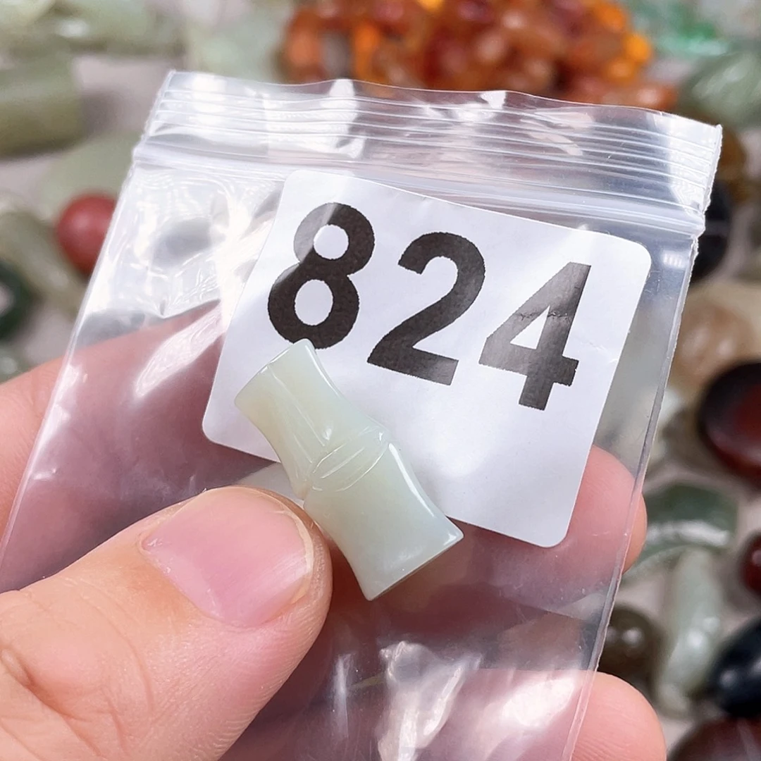 小***8颈饰未镶嵌和田玉