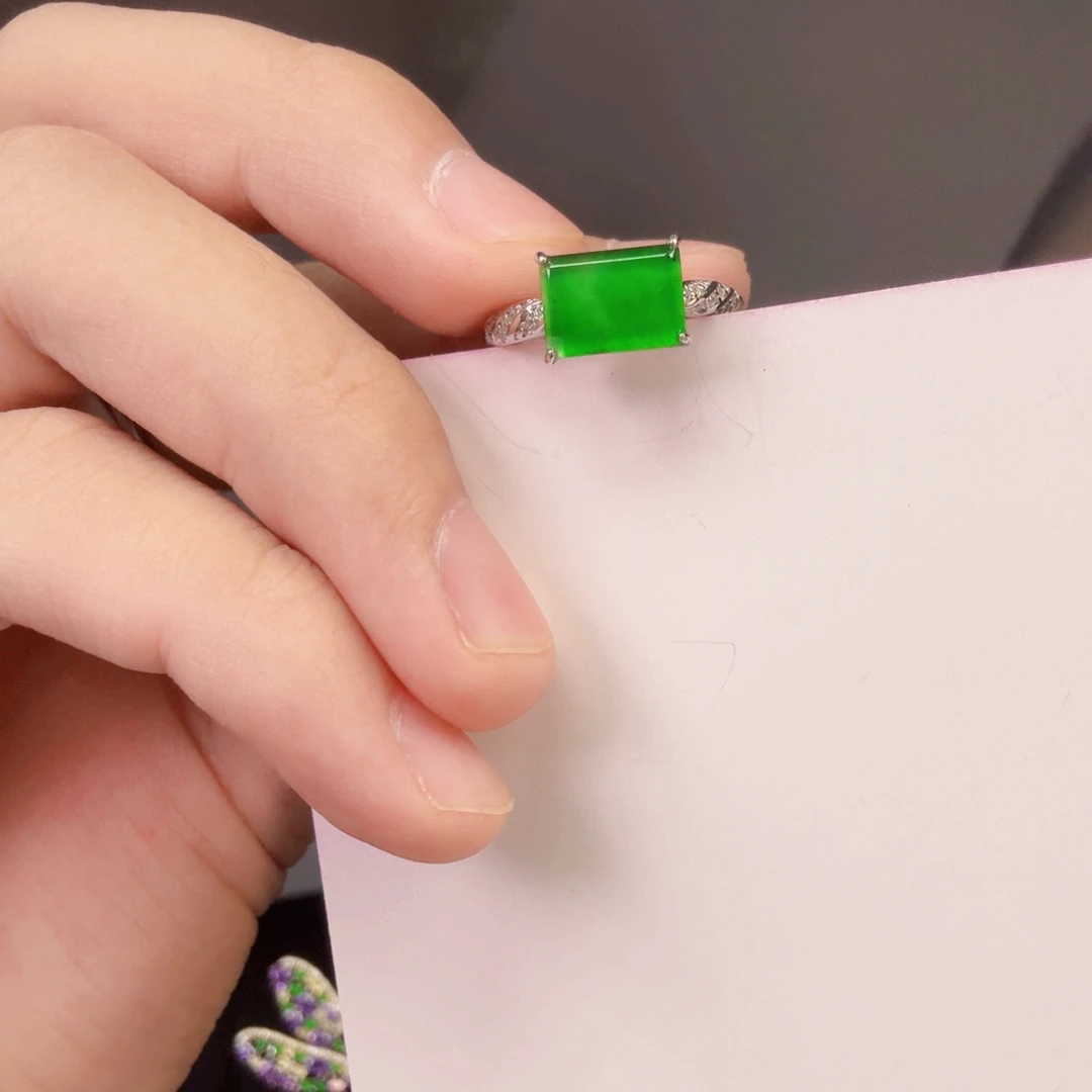 翡翠挂件未镶嵌一件