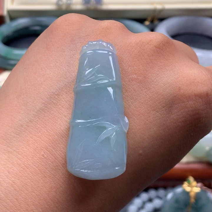 翡翠未镶嵌颈饰竹节