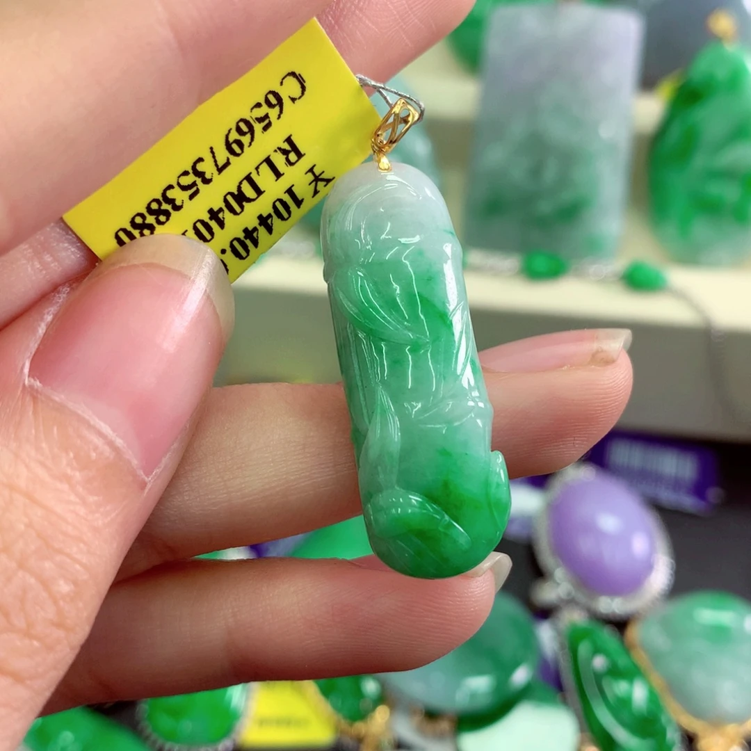 吊坠(不含链)18K金镶嵌翡翠