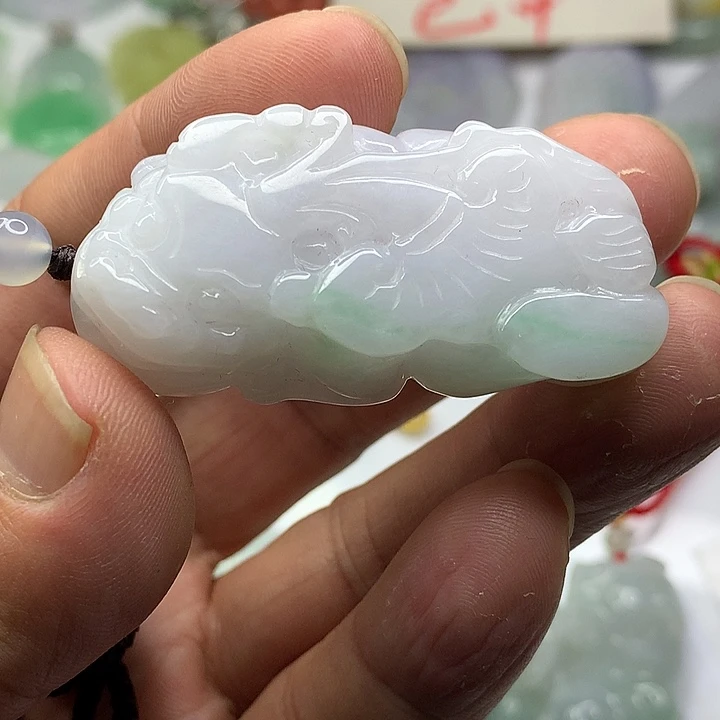 翡翠未镶嵌吊坠(赠链)