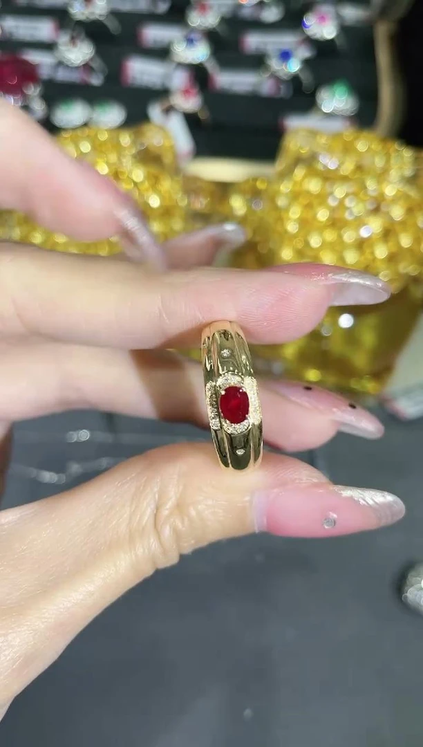 18K金镶嵌天然红宝石戒指