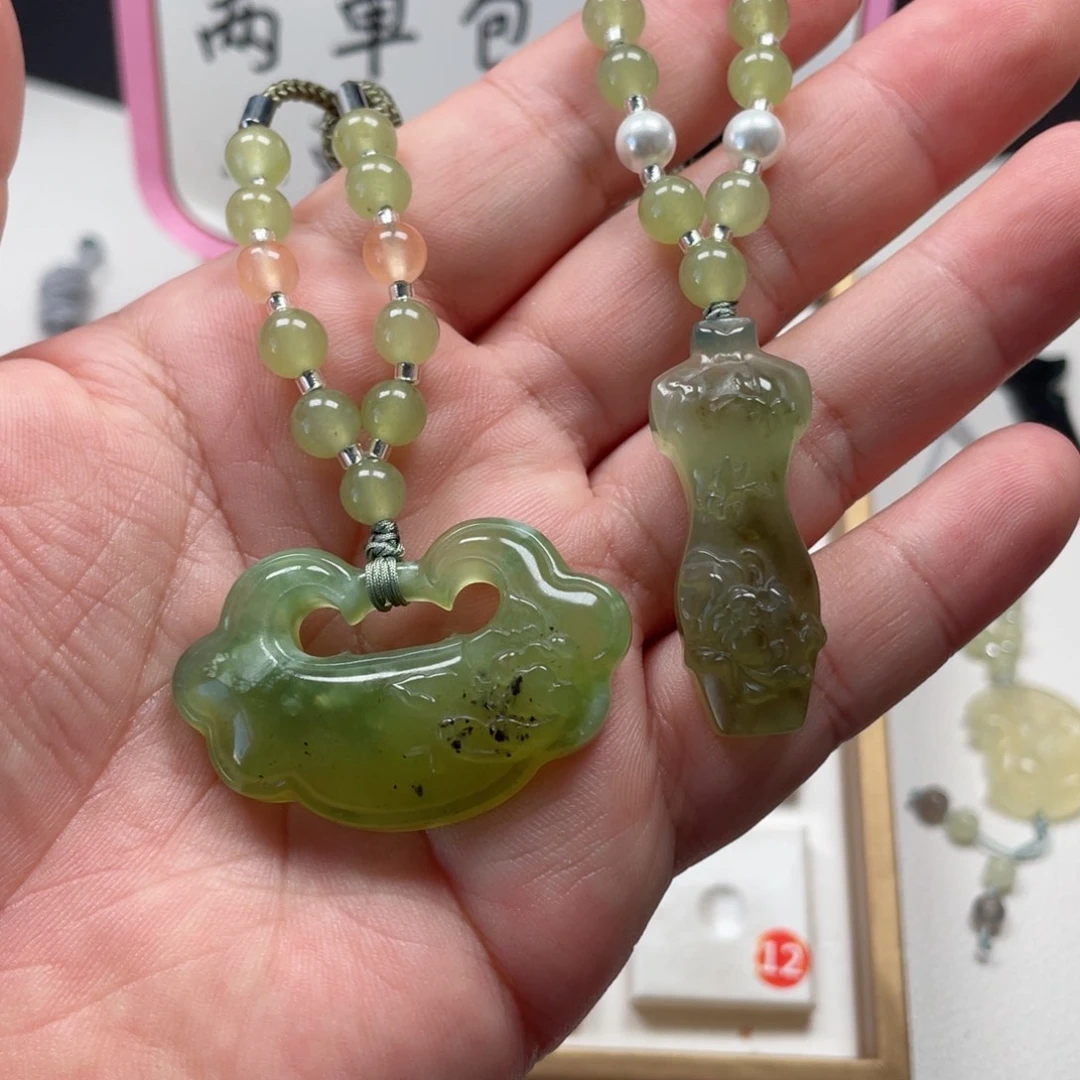 未镶嵌蛇纹石玉颈饰
