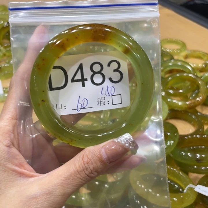 未镶嵌蛇纹石玉手镯少**烦