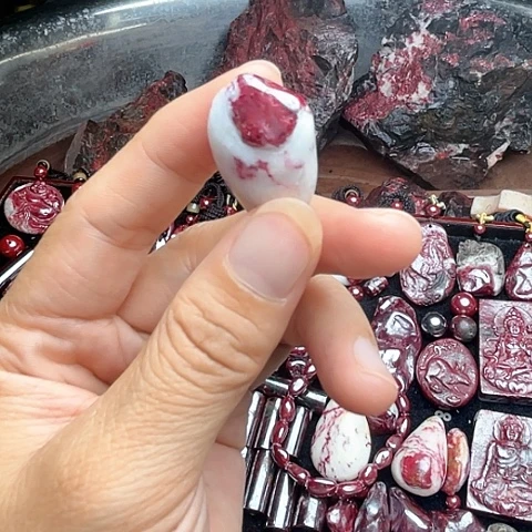 【闪购商品】天然辰砂天然原矿朱砂吊坠