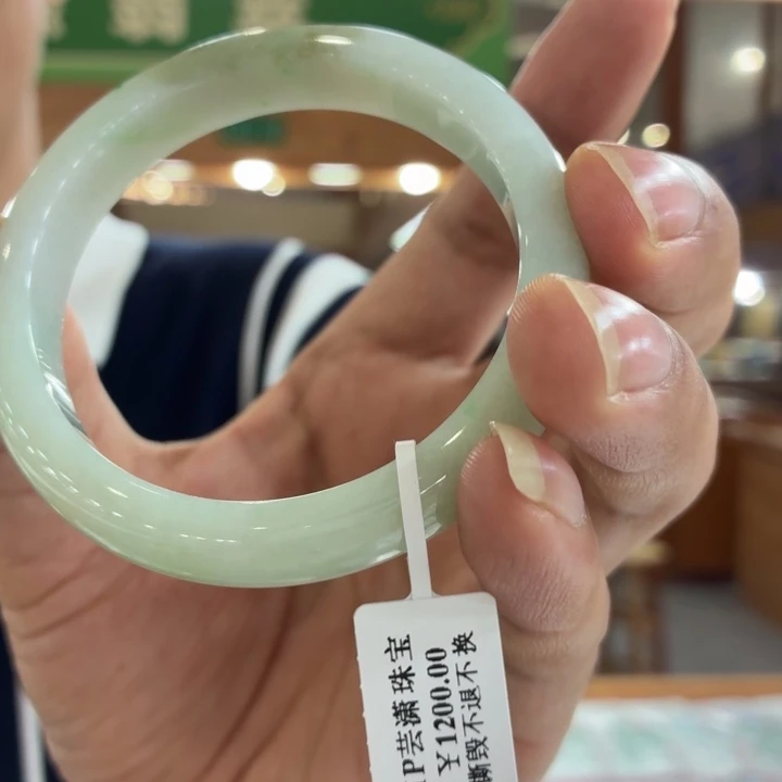 翡翠手镯未镶嵌手镯