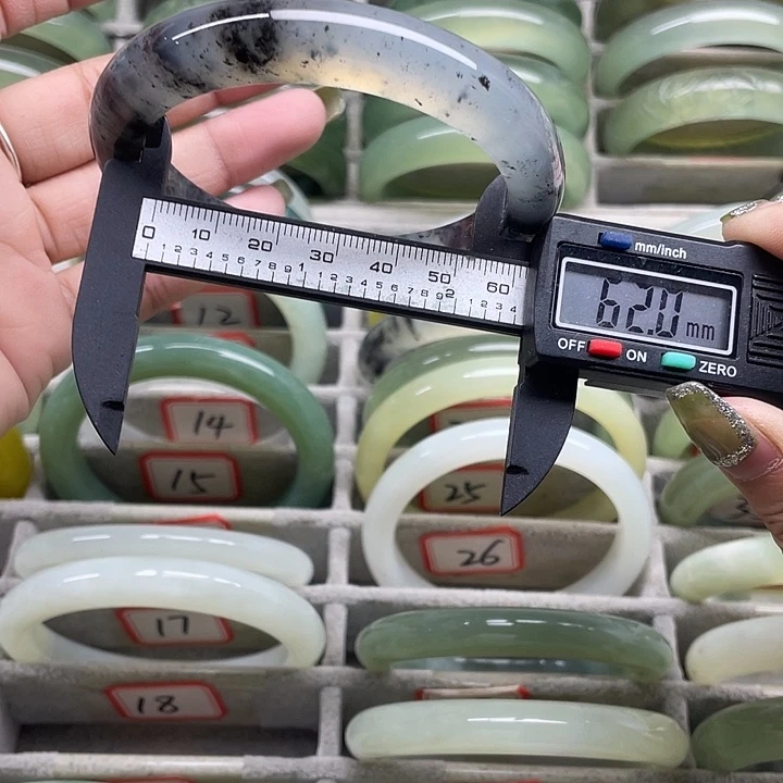 蛇纹石玉未镶嵌手镯6