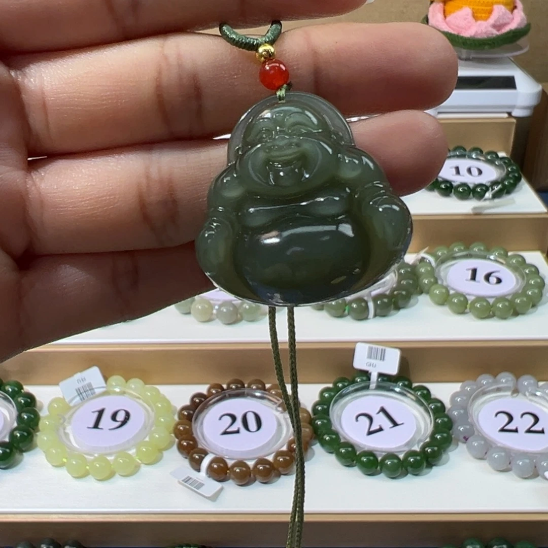 王***伟和田玉未镶嵌手串