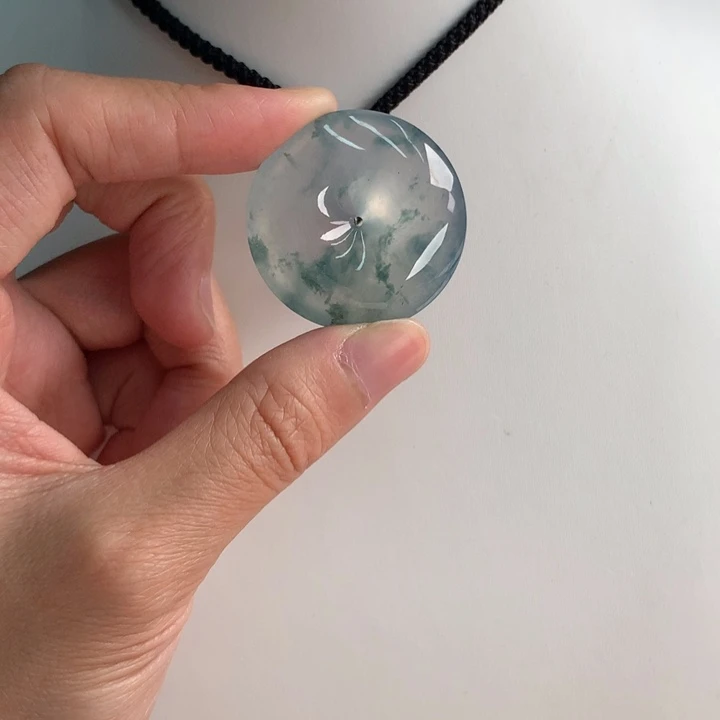 翡翠挂件未镶嵌….