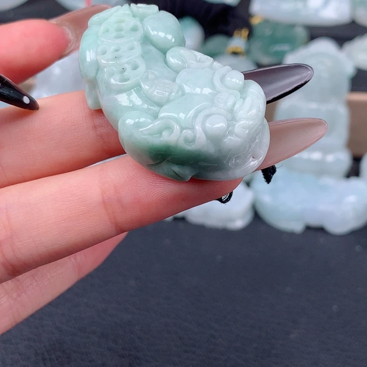 颈饰未镶嵌翡翠貔貅