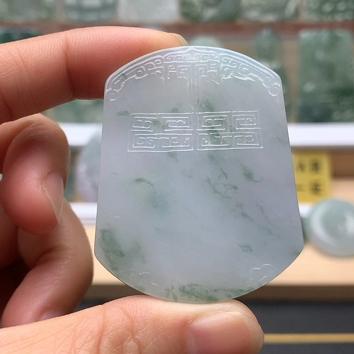 翡翠未镶嵌颈饰无事牌