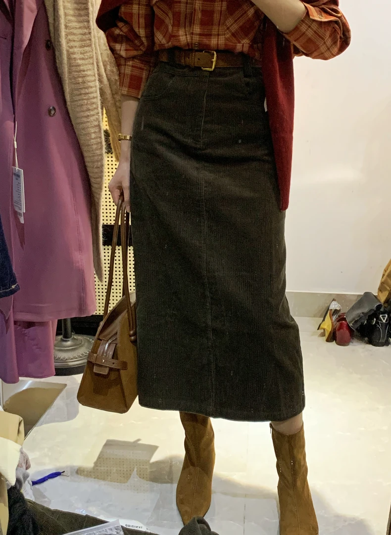 满满 港风复古灯芯绒半身裙高腰显瘦后开叉直筒中长裙秋冬新款