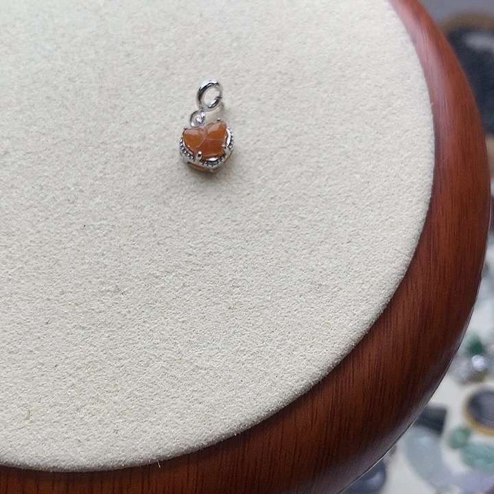 翡翠颈饰未镶嵌蝴蝶小提溜