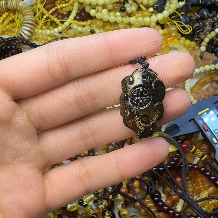 琥珀未镶嵌珠宝奇石