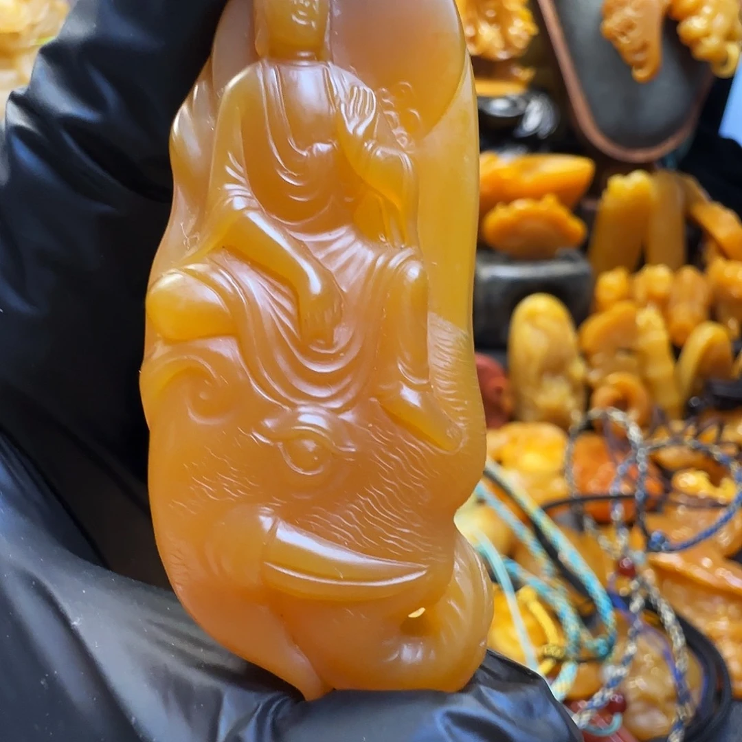 鹏***鹏未镶嵌石英质玉（黄龙玉）吊坠缅黄 精品普贤菩萨（不退换）